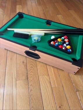 Mainstreet Classics - MINI TABLETOP BILLIARDS POOL SET